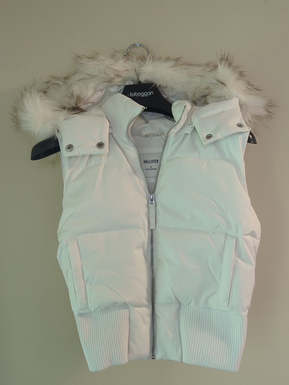 Hollister Faux Fur Trim Hooded Y2K Vest new with tags